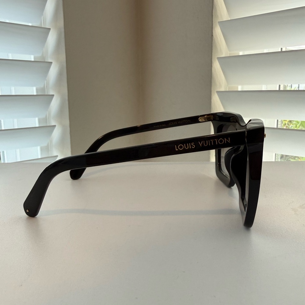 AUTHENTIC Louis Vuitton Black Sunglasses - Picture 8 of 10